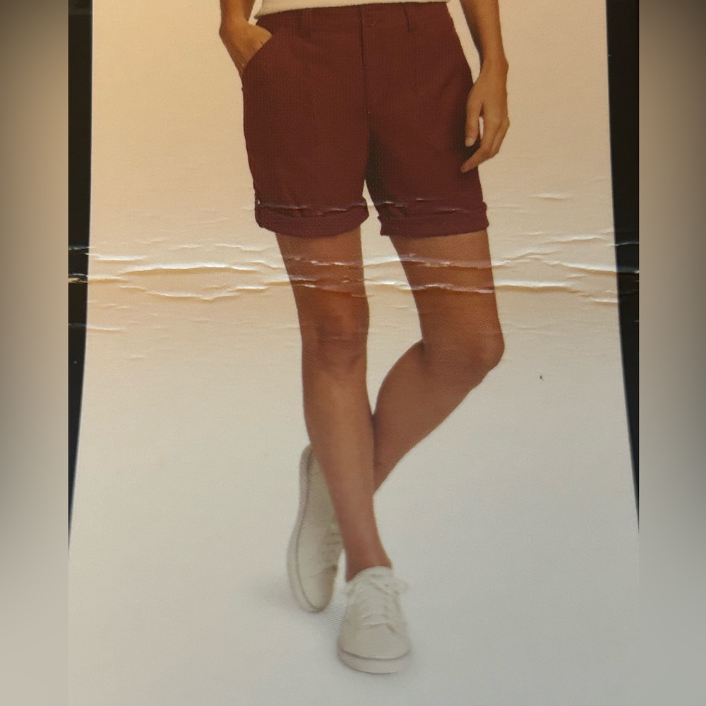 Eddie Bauer Ladies' Cargo Shorts Red Size 16 Lightweight pocket With Zipper. NWT